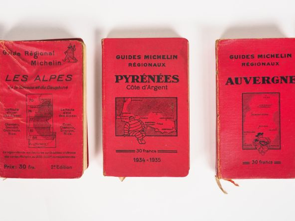 MICHELIN. Lot de cinq guides régionaux Alpes, Auvergne et Pyrénées. (a