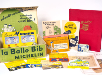 Vente aux enchères MICHELIN, Lot d'objets et de vieux papiers publicitaires, comprenant :