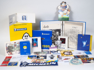 Vente aux enchères MICHELIN. Lot de catalogues d'objets publicitaires, de télécartes, de 