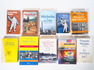 Vente aux enchères MICHELIN. Lot de dix livres brochés : - Le vrai scandale Michelin - Mi