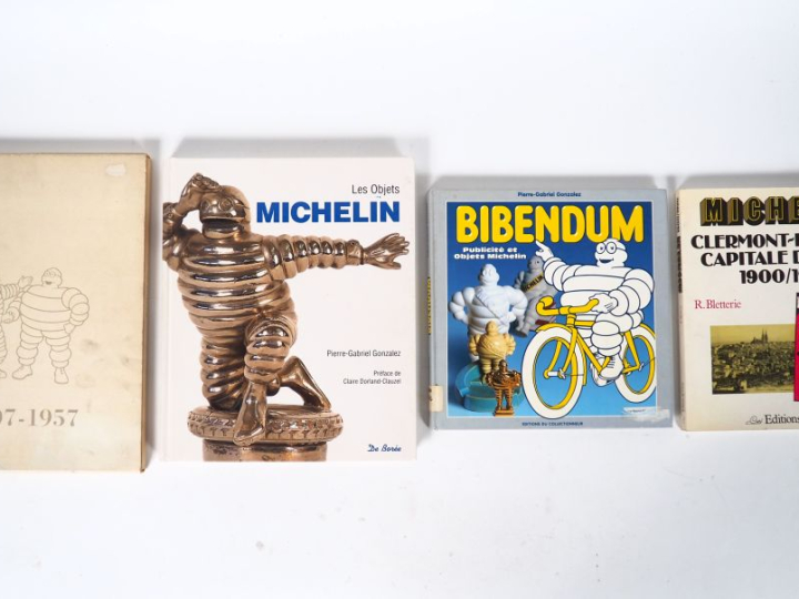 MICHELIN. Lot de quatre livres : - Les objets Michelin - Bibendum : pu