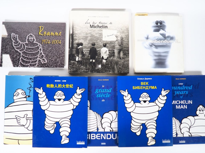 MICHELIN. Lot de huit livres : - Sur les traces de Michelin à Clermont