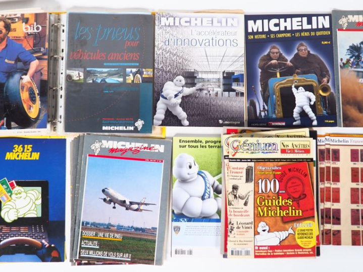 MICHELIN. Lot important de magazines et de revues, de fascicules publi