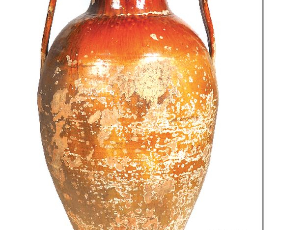Très grande jarre à huile (?) en terre vernissée ocre. H. 124 cm (saut