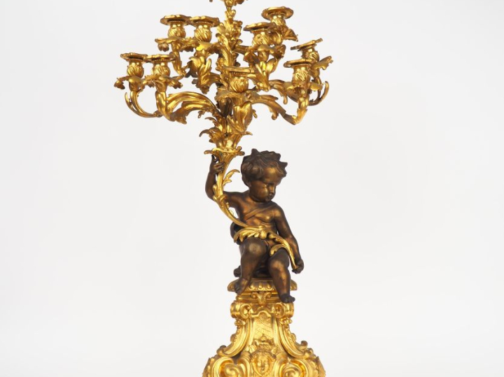 Candélabre Napoléon III en bronze, à double patine brune et dorée, à d