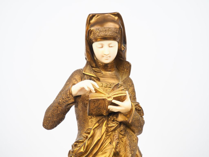 CARRIER-BELLEUSE.  "La liseuse". Grande sculpture chryséléphantine en 