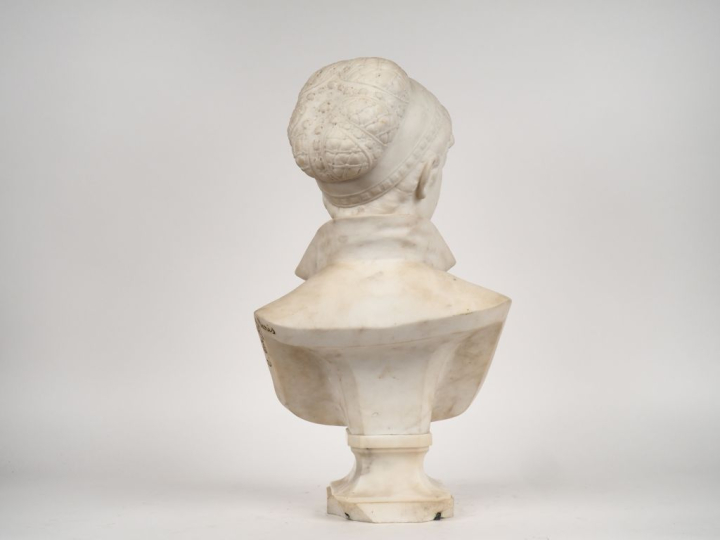C. CERIBELLI.  "portrait de jeune femme en buste"  Sculpture en marbre