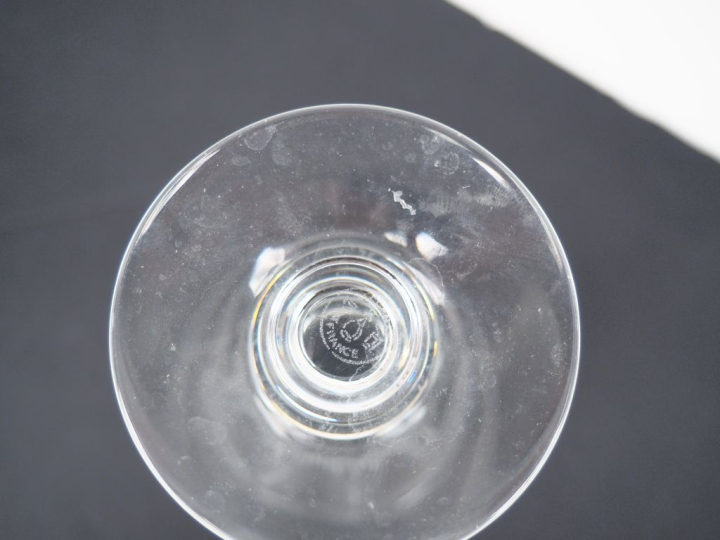 BACCARAT.  Partie de service de verres en cristal comprenant 25 verres