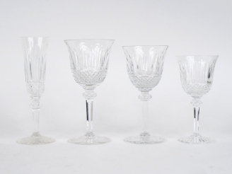 Vente aux enchères SAINT-LOUIS.  Service de verres en cristal modèle Tommy comprenant : -