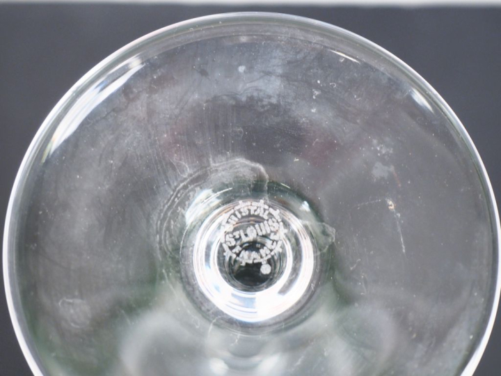 SAINT-LOUIS.  4 grands verres à pied en cristal bicolore.  Signés