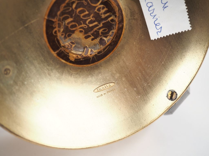 DAN KARNER.  Coupe en ébène de Macassar et métal doré Travail pour Rin