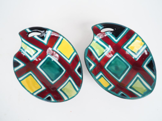 Vente aux enchères VALLAURIS.  Paire de coupes en céramique polychrome. Dim. 5 x 17,5 cm