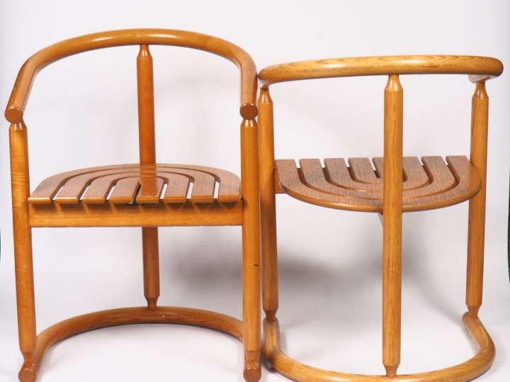 ALLMILMÖ. Suite de quatre fauteuils gondole Design en chêne, années 80