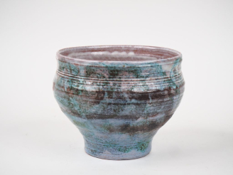 Vente aux enchères Vase 1960 en céramique polychyrome.  Signé H. 15,5 cm