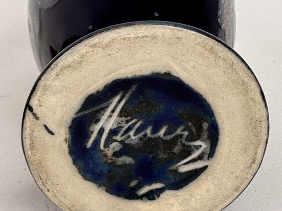 Paire de vases en grès polychrome flammé.  H. 21 cm