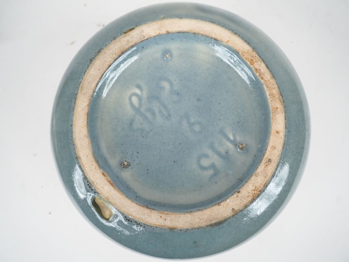 Assiette et jatte creuse en céramique  un vase Art déco en céramique e