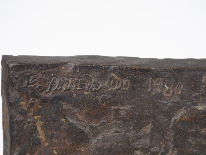 ARREDONDO.  "personnages tronqués" Groupe en bronze à patine brune Sig