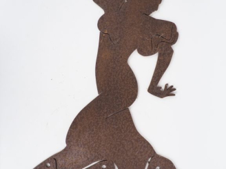 Vente aux enchères Sculpture en fer découpé. "la sévillane"  H. 79 cm