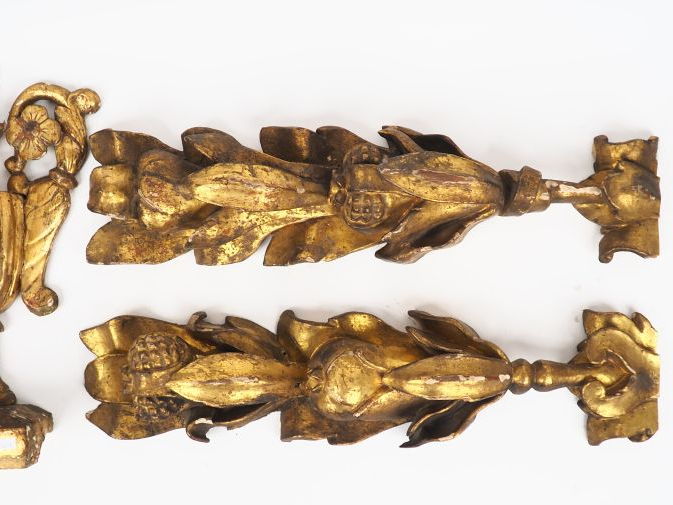 2 bois dorés 1900 de style Louis XVI à décor de pampres et d'épis de m