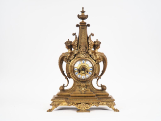 Vente aux enchères Pendule de cheminée Napoléon III en bronze à décor de femme ailée, de 
