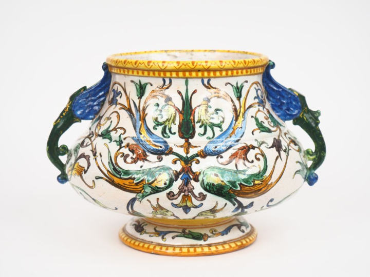 Ulysse BALON. Vase à anses en faience polychrome de Blois, décor de st