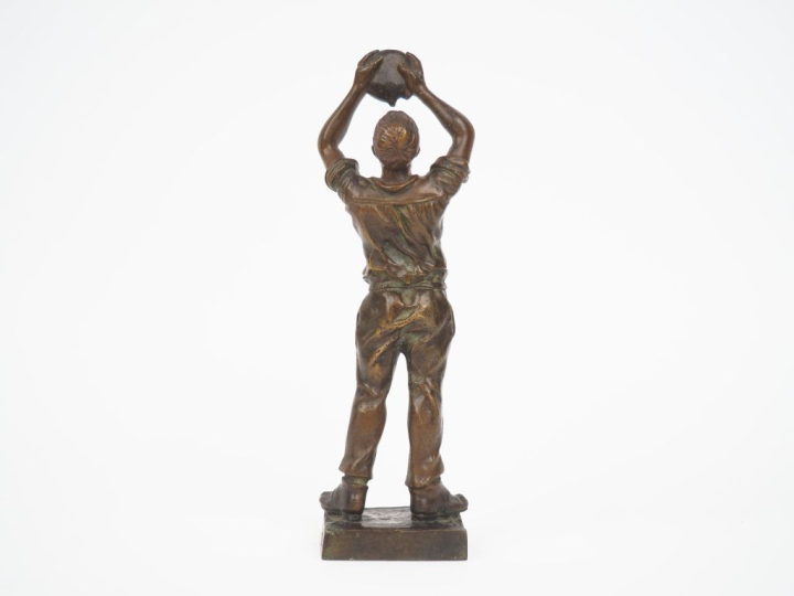 OMERTH.  "le buveur à la régalade" Sujet en bronze à patine brune  Sig