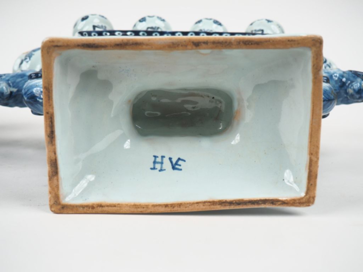 Paire de vases porte tulipes XIXème en faience de Delft, décor en cama