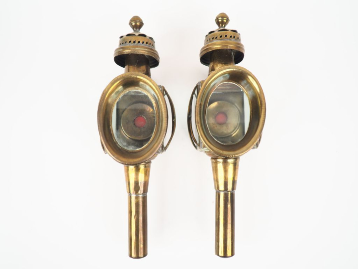 Paire de lampes de calèches en laiton et verre. H. 44 cm