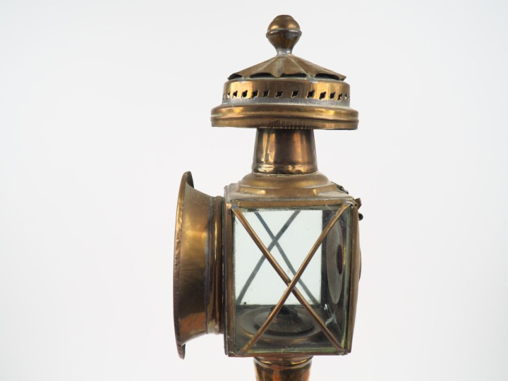 Paire de lampes de calèches en laiton et verre. H. 44 cm