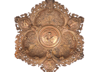 Vente aux enchères Coupe polylobée Napoléon III en métal de style Renaissance à décor dan