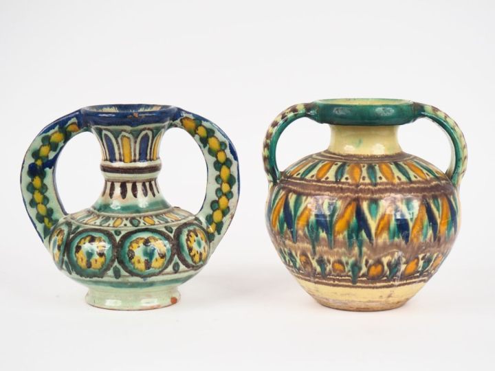 2 vases à anses en faience du Maroc Signés H. 20,5 cm - H. 19,5 cm