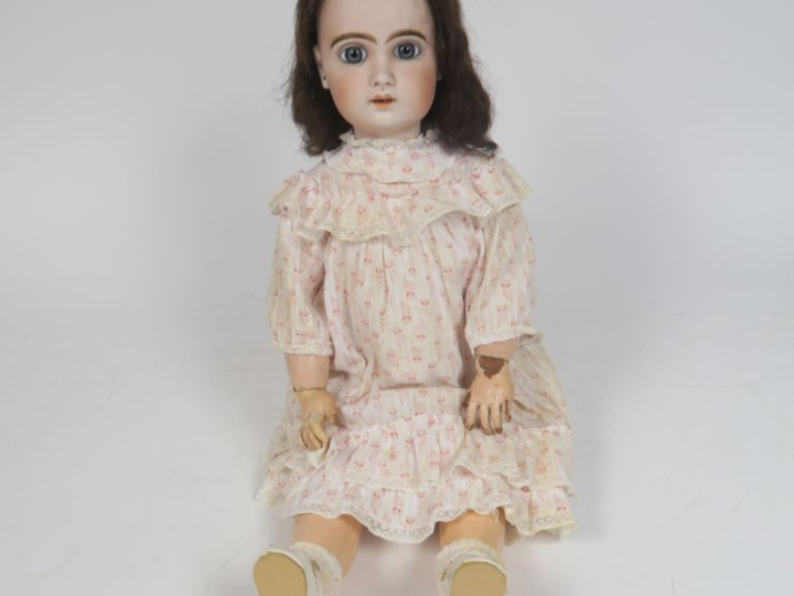 	Poupée de fabrication française de marque jumeau période SFBJ  léger 