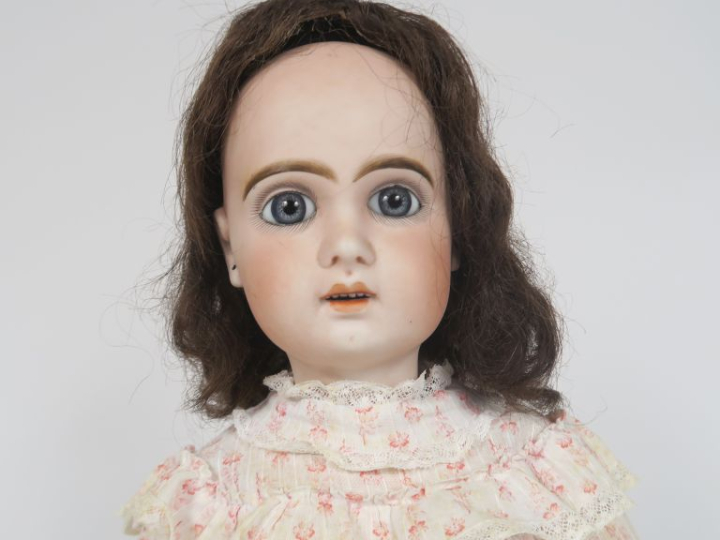 	Poupée de fabrication française de marque jumeau période SFBJ  léger 