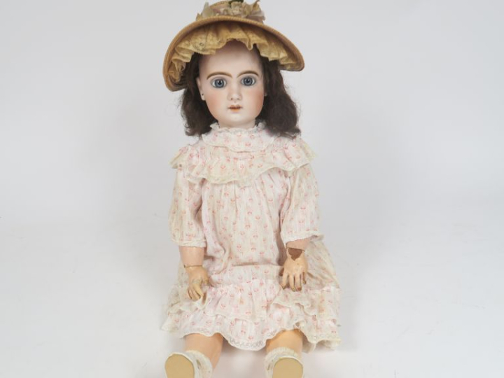 	Poupée de fabrication française de marque jumeau période SFBJ  léger 