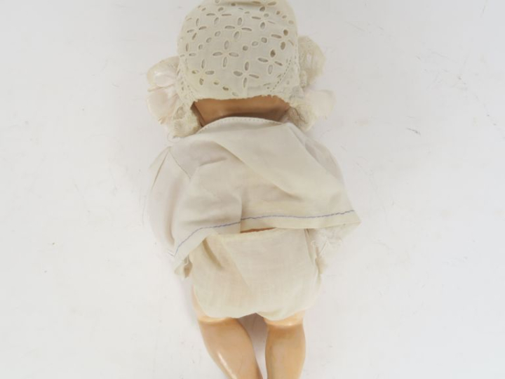 Bambino tête porcelaine marquée 3 les yeux sont bleus basculants, la b
