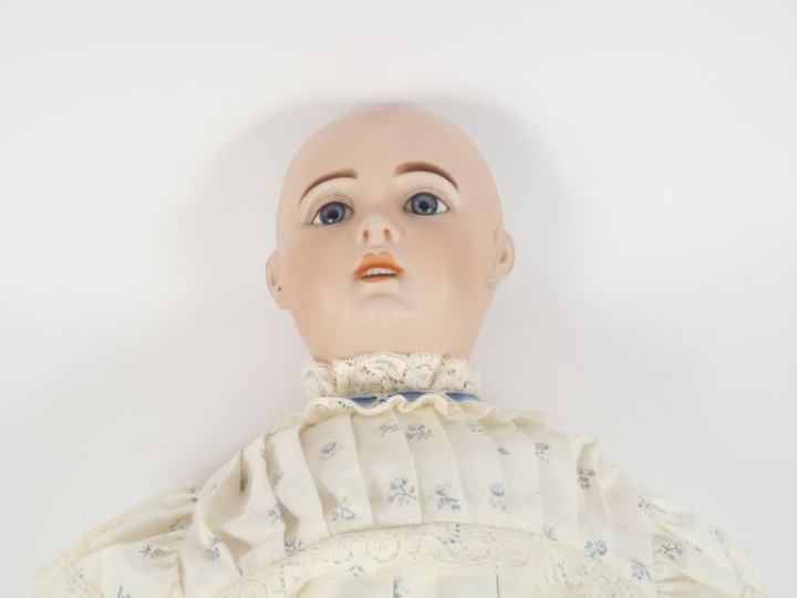 	Poupée de fabrication française de marque Jumeau période SFBJ 1907 T1