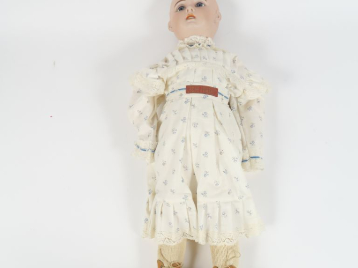 	Poupée de fabrication française de marque Jumeau période SFBJ 1907 T1