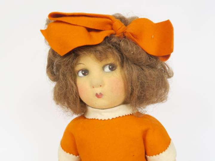 Dans une boite ‘’La NICETTE’’ manufacture de poupées artistiques en ét