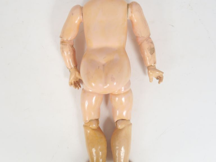 Lot comprenant petite poupée de marque Dep bouche ouverte yeux bascula