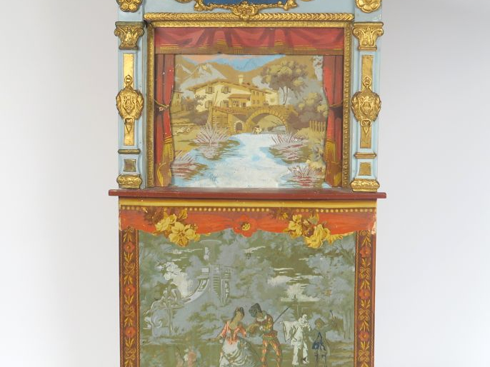 Castelet : théâtre de guignol en bois et composition (quelques restaur