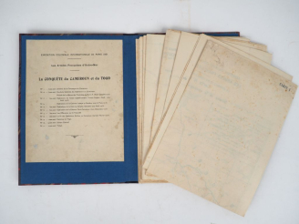 Vente aux enchères [ATLAS]. CONQUÊTE DU CAMEROUN ET DU TOGO (La). 11 cartes papier pliées