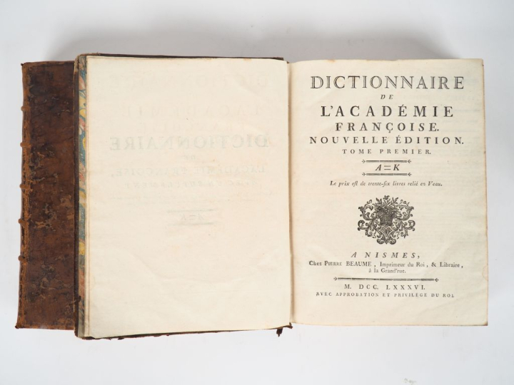 [DICTIONNAIRE]. DICTIONNAIRE DE L’ACADÉMIE FRANÇOISE. Nismes, Beaume, 