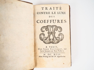 Vente aux enchères [VASSETZ (Abbé de)]. TRAITÉ CONTRE LE LUXE DES COEFFURES. Paris, Coute