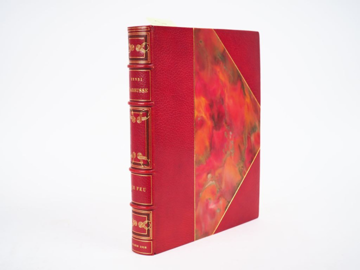 BARBUSSE (H.). LE FEU (Journal d’une escouade). P., G. Boutitie, 1918.