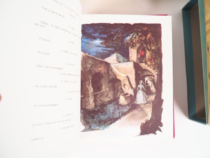 CARTONNAGES N.R.F. ENSEMBLE DE 9 VOLUMES (8 in-4 et 1 in-8), cartonnag