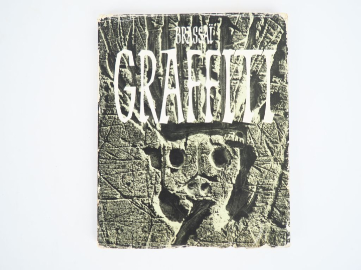 BRASSAÏ. GRAFFITI. Textes et photos de Brassaï et deux conversations a