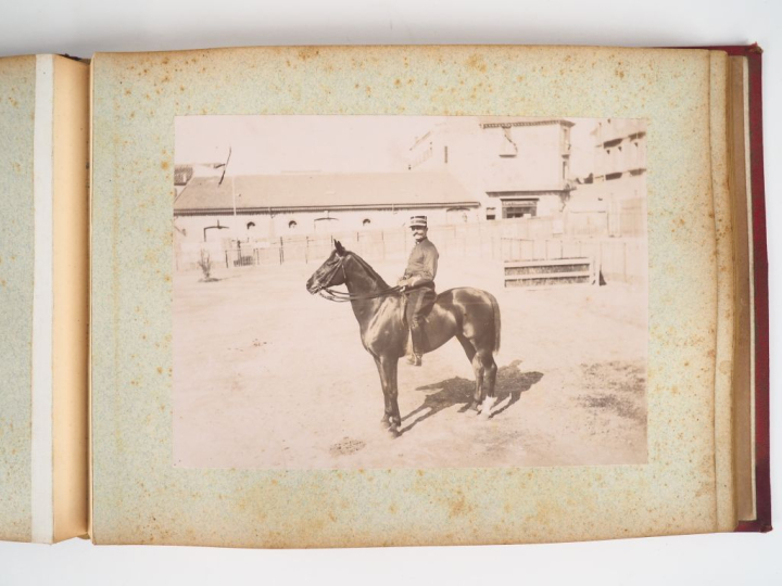CONCOURS HIPPIQUE. Béziers 1894. In-4 toile chagrinée rouge avec titre