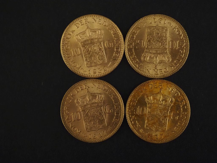 Quatre pièces de 10 Gulden or, 1917 (x3) et 1932. FRAIS ACHETEURS 10% 