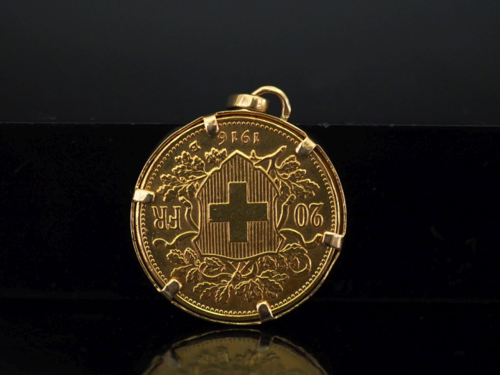 Pendentif en or jaune 750, serti en son centre d'un pièce de 20 Francs