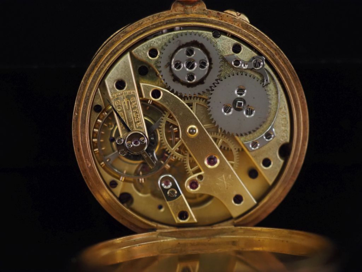 VACHERON CONSTANTIN, (attribuée à) Montre de col en or jaune 740.  Cad